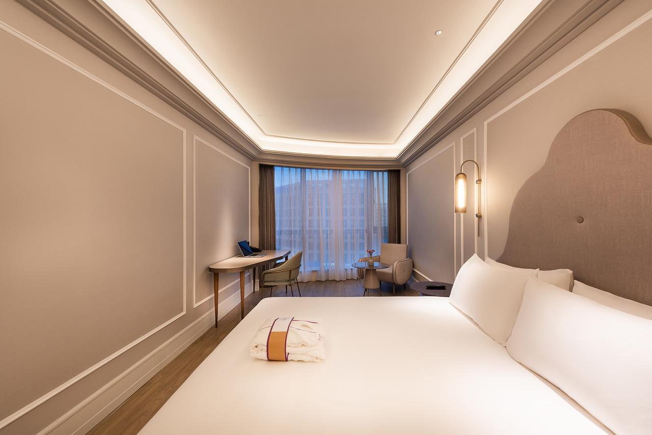 Hotel Mercure Hongqiao Soho 4*